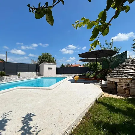 House Diva With A Pool * Svetvinčenat