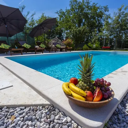 House Diva With A Pool Tatil Evi