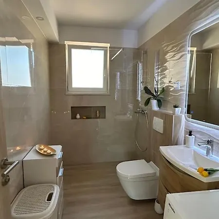 House Diva With A Pool Holiday home *