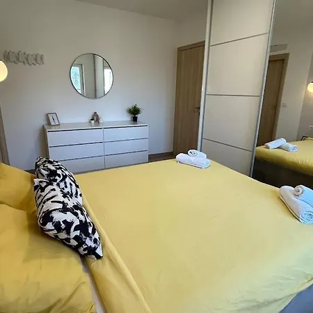 House Diva With A Pool Holiday home Svetvincenat