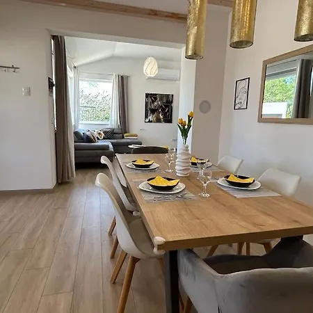 House Diva With A Pool Holiday home