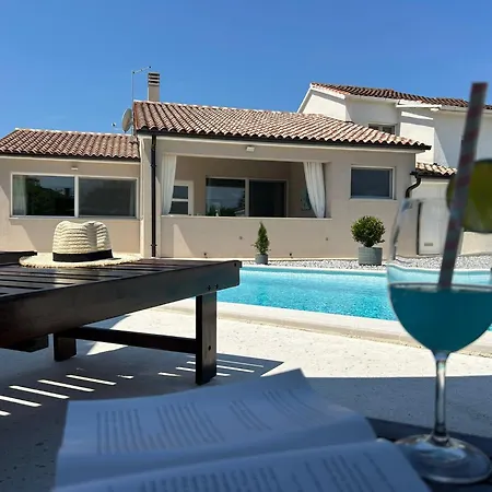 House Diva With A Pool