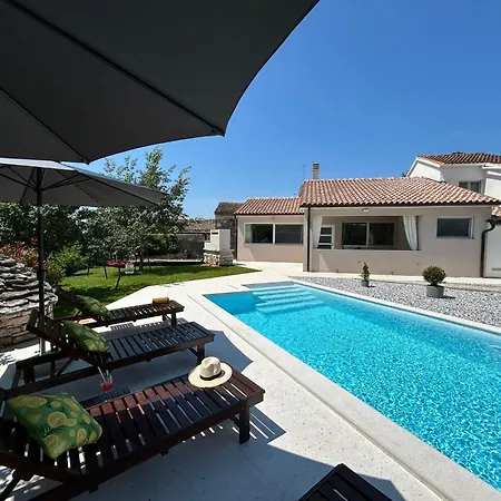 House Diva With A Pool 펜션