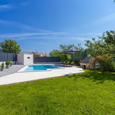 House Diva With A Pool Feriehus *