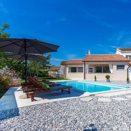 House Diva With A Pool Feriehus *