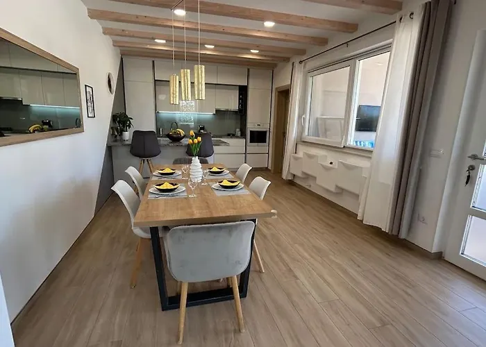 House Diva With A Pool *