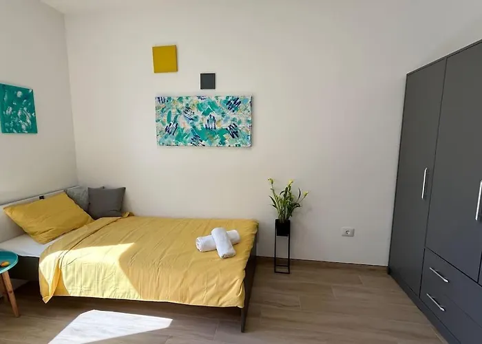 House Diva With A Pool