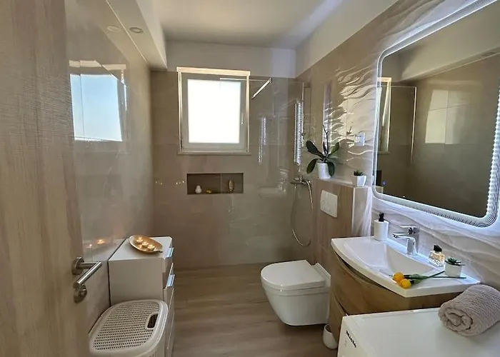 House Diva With A Pool 펜션 *