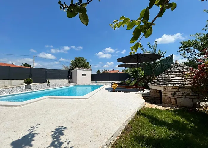 House Diva With A Pool * Svetvinčenat