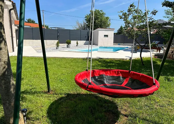 House Diva With A Pool 펜션