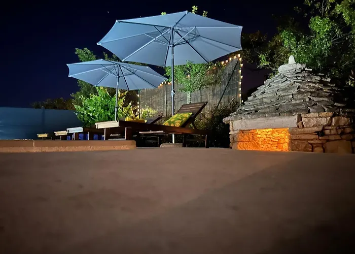 House Diva With A Pool 펜션 *